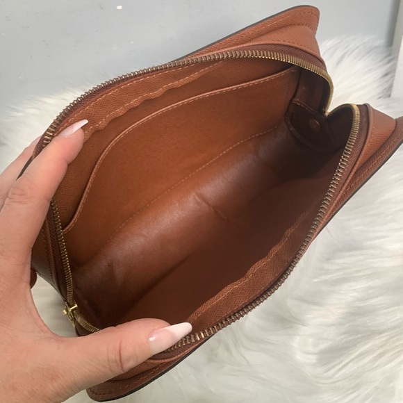 ❌SOLD❌1998 authentic Louis Vuitton Orsay Clutch with free wristlet replacement - Picture 11 of 17